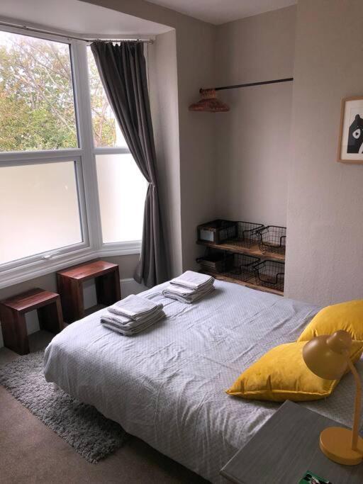 Charming, Bright, Hilltop Apartment. هاستَنغ المظهر الخارجي الصورة
