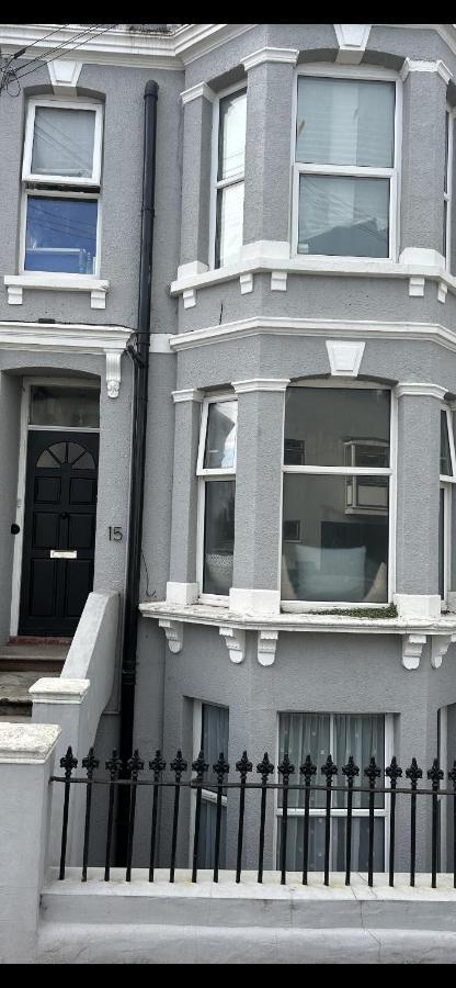 Charming, Bright, Hilltop Apartment. هاستَنغ المظهر الخارجي الصورة